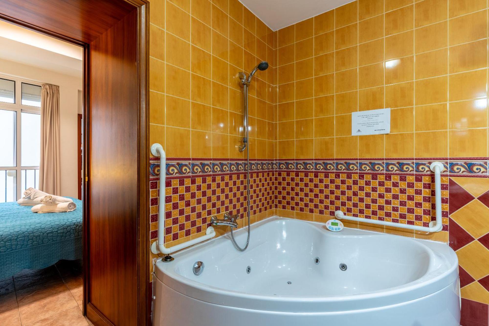 Appartamento Aoa Casa Triana Familiar Con Terraza Siviglia Esterno foto